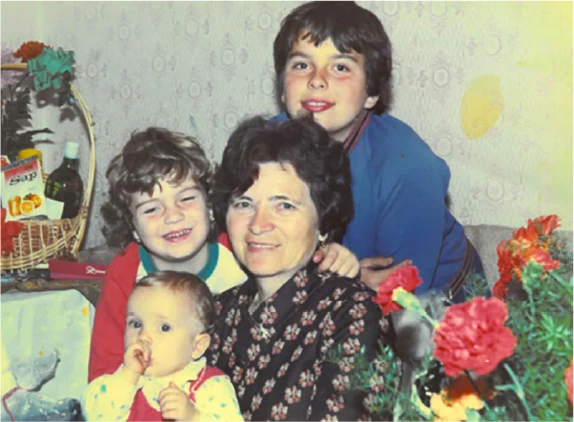 Rodinná fotografie s babičkou